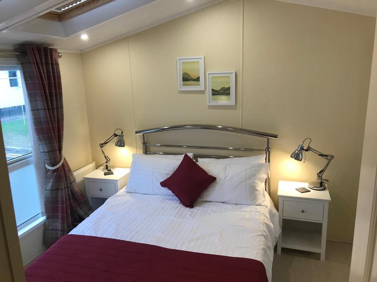 Hot Tub Accommodation North Wales Caravan Rhyl Exterior foto