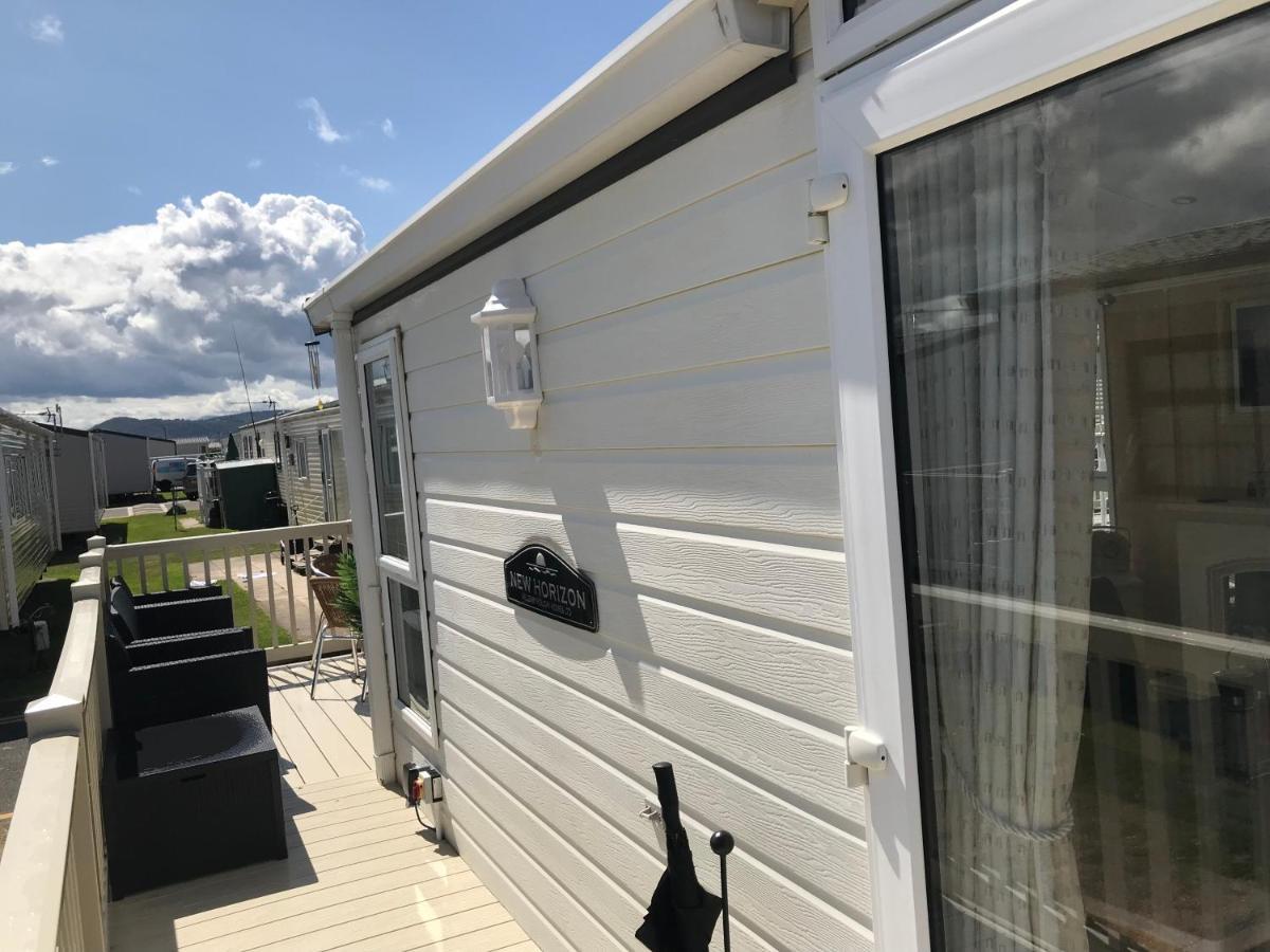 Hot Tub Accommodation North Wales Caravan Rhyl Exterior foto