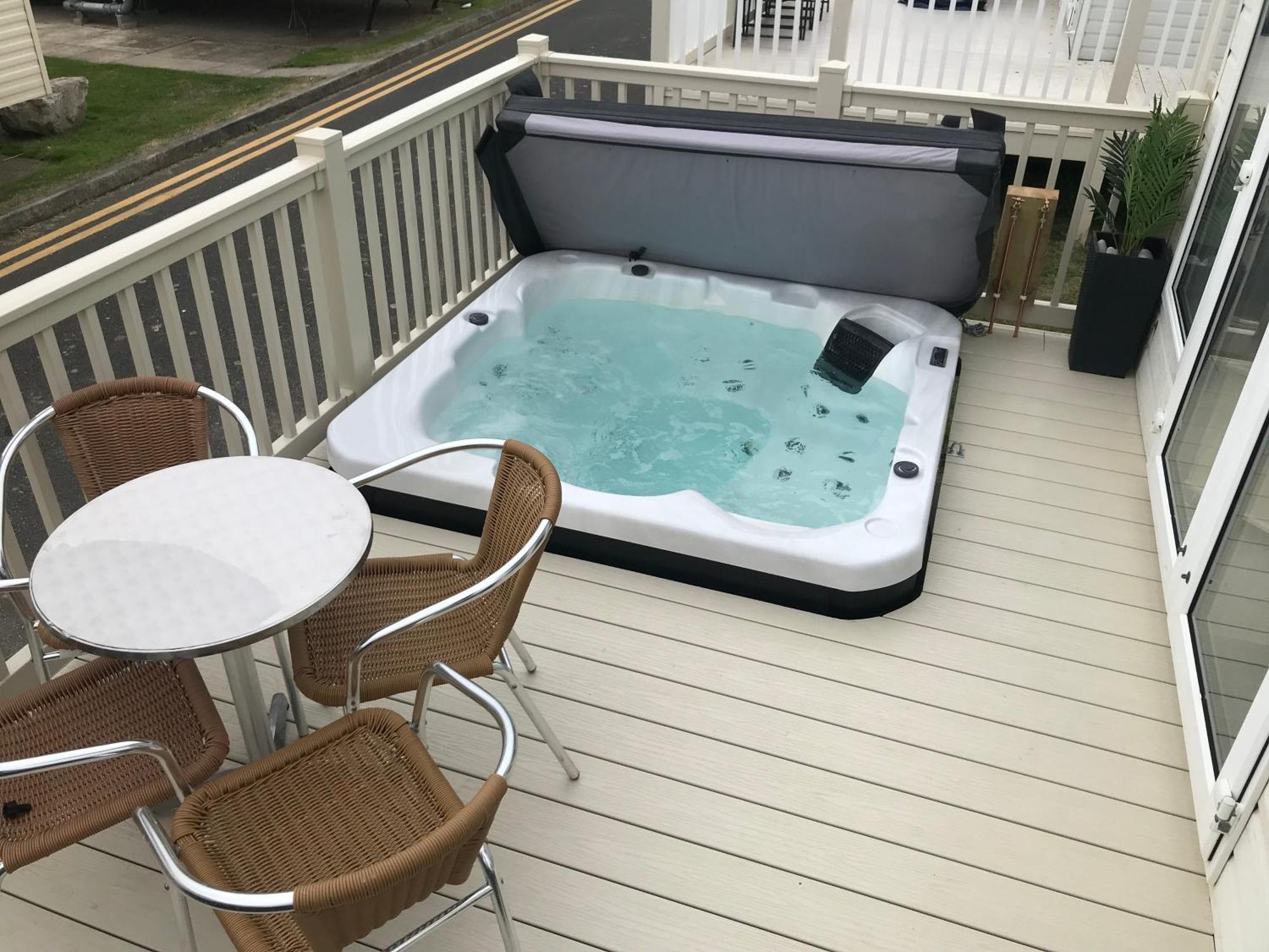 Hot Tub Accommodation North Wales Caravan Rhyl Exterior foto